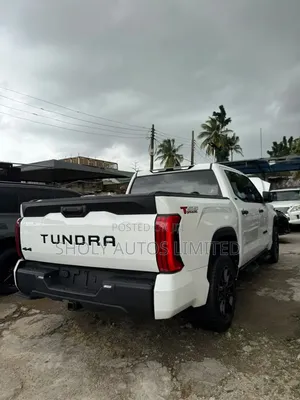 Toyota Tundra 2023 White