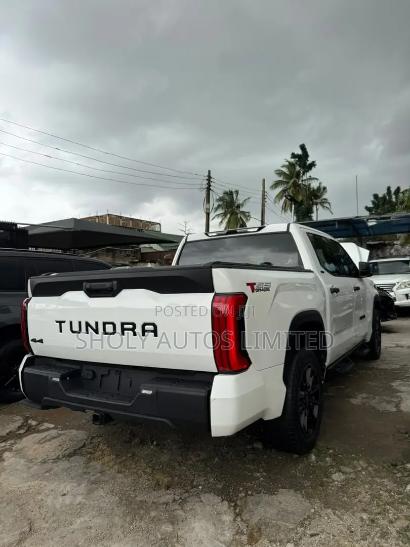 Toyota Tundra 2023 White