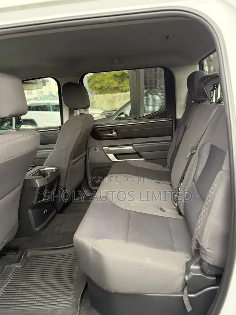 Toyota Tundra 2023 White