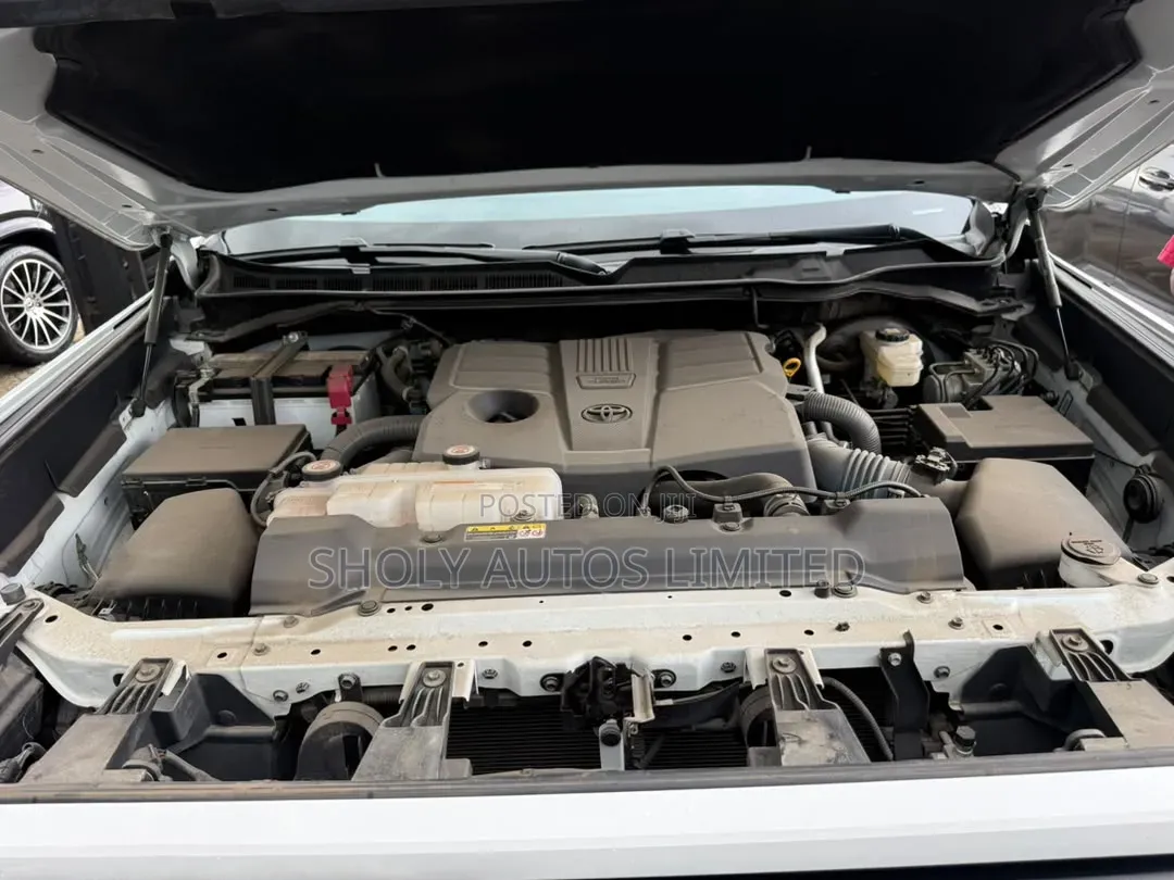 Toyota Tundra 2023 White