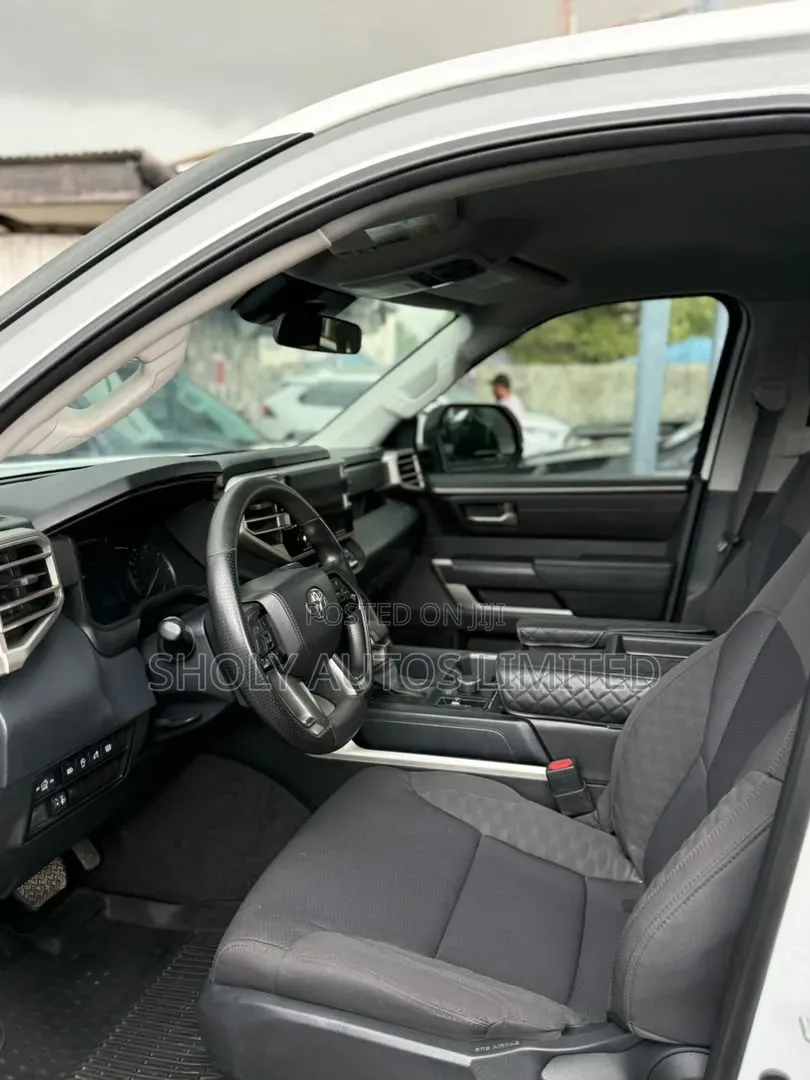 Toyota Tundra 2023 White