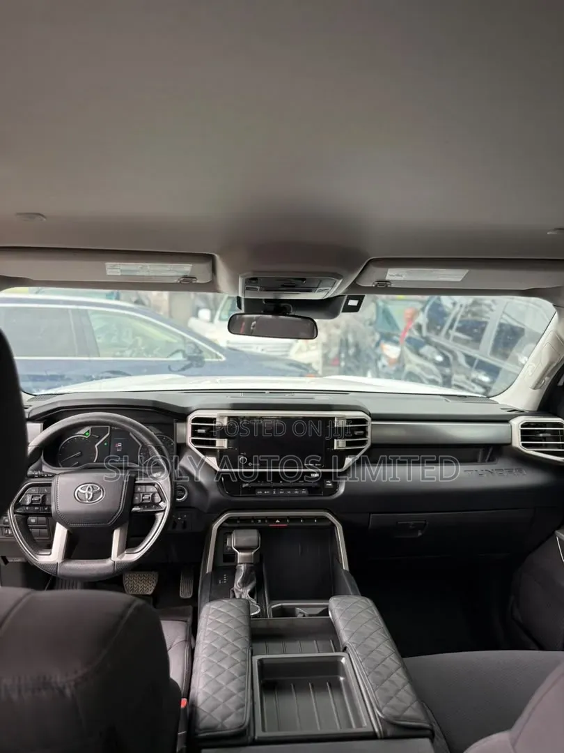 Toyota Tundra 2023 White