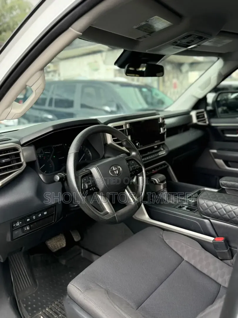 Toyota Tundra 2023 White