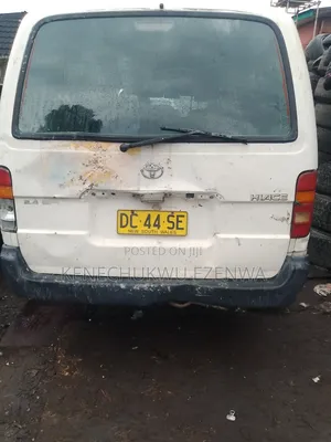 Toyota HiAce 2005 White
