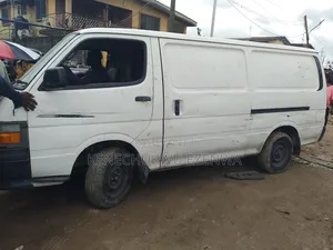 Toyota HiAce 2005 White