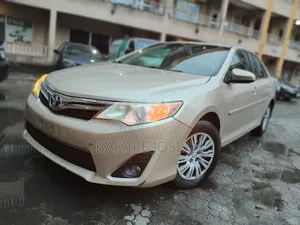 Toyota Camry LE 4dr Sedan (2.5L 4cyl 6A) 2012 Gold