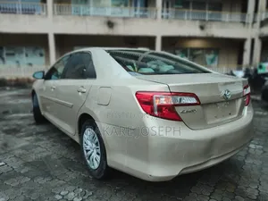 Toyota Camry LE 4dr Sedan (2.5L 4cyl 6A) 2012 Gold