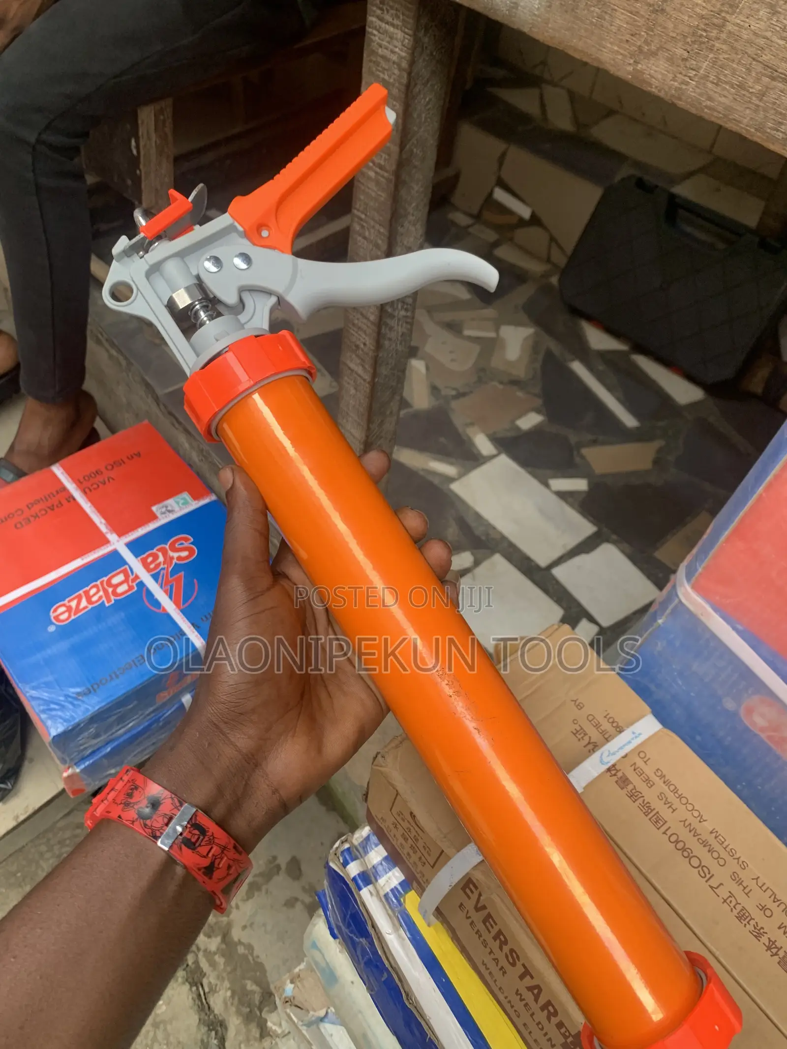 Rotating Caulking Gun