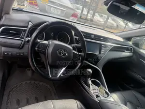 Toyota Camry XLE FWD (2.5L 4cyl 8AM) 2018 Black