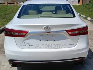 Toyota Avalon XLE Premium FWD Sedan (3.6L 6cyl 6A) 2016 Off white