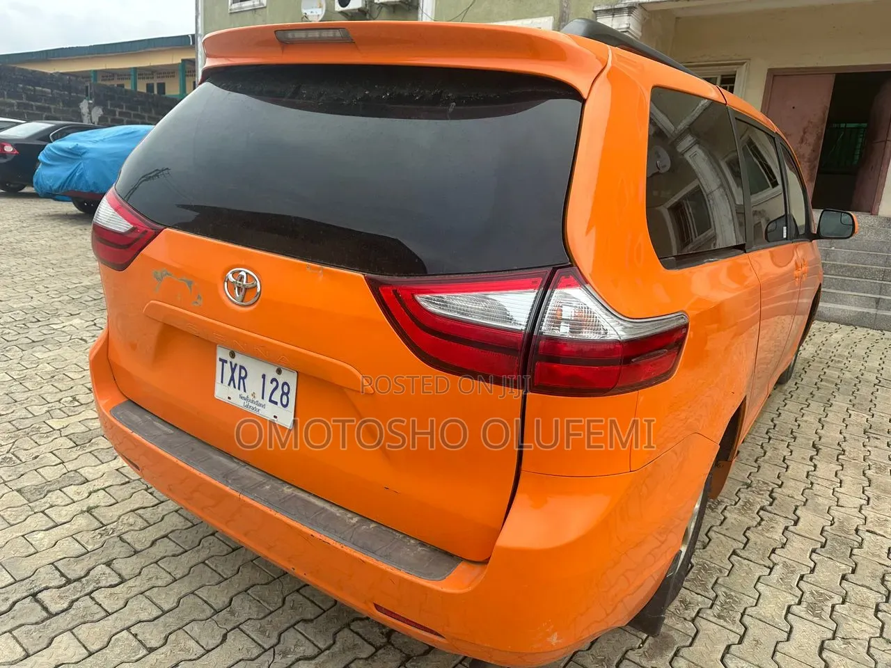 Toyota HiAce 2015 Orange