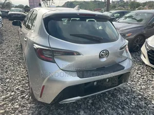 Toyota Corolla SE (1.8L 4cyl 6M) 2019 Silver