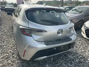 Toyota Corolla SE (1.8L 4cyl 6M) 2019 Silver