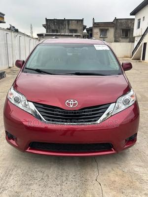 Toyota Sienna Limited 7-Passenger 4dr Minivan (3.5L 6cyl 6A) 2015 Red