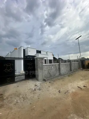 4bdrm Bungalow in Apu Road Estate, Obio-Akpor for sale