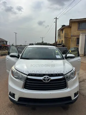 Toyota Highlander LE Plus 4dr SUV AWD (3.5L 6cyl 6A) 2015 White