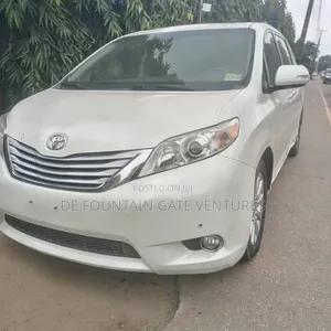 Toyota Sienna Limited AWD 7-Passenger 2013 White