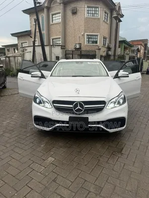 Mercedes-Benz E350 Base 4Matic Sedan AWD (3.5L 6cyl 7A) 2014 Off white
