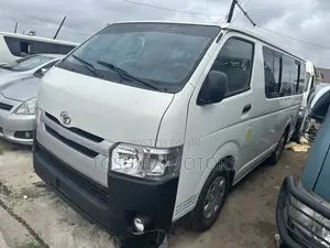 Toyota HiAce 2010 White
