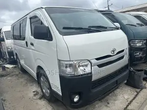 Toyota HiAce 2010 White