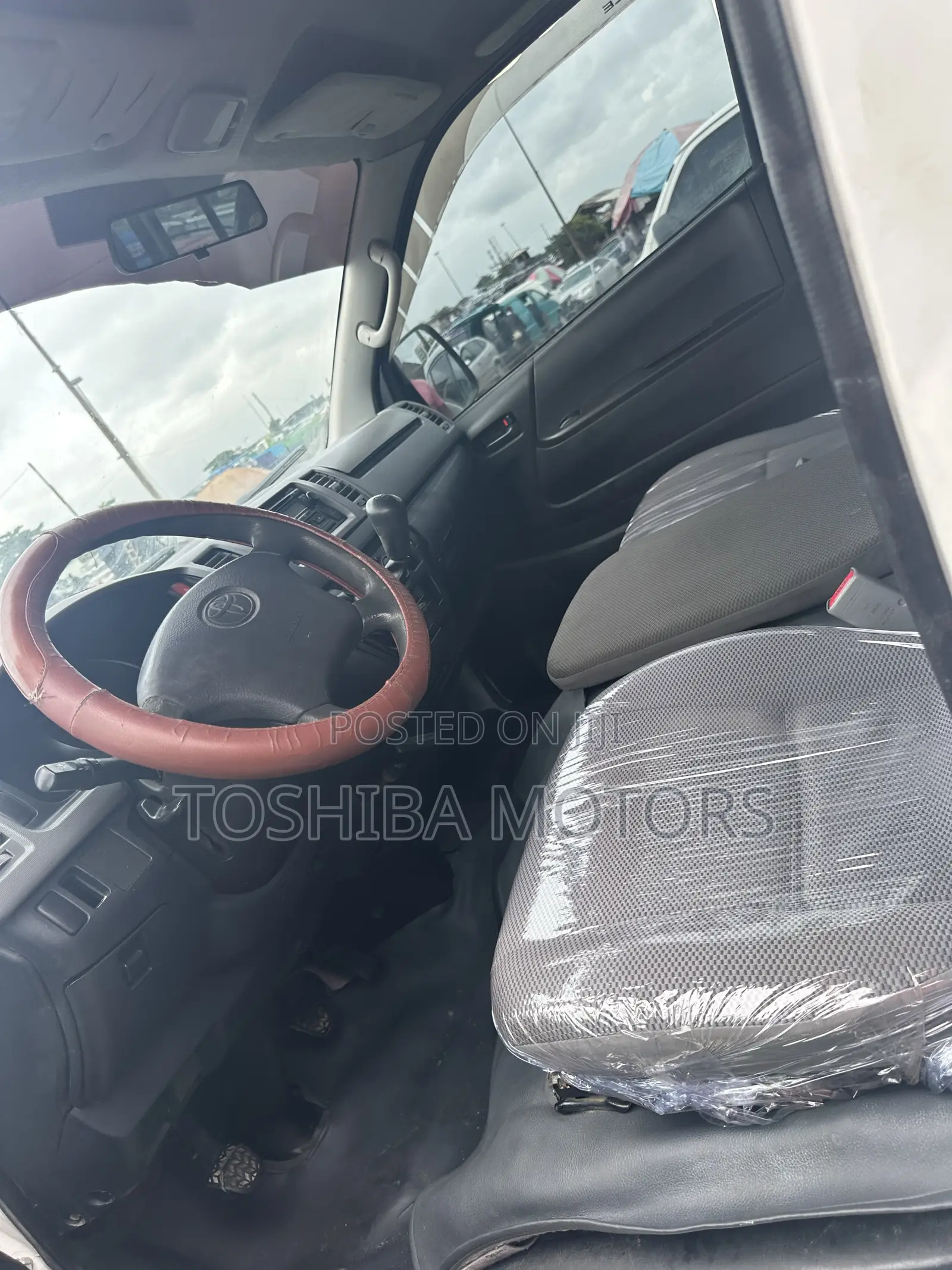 Toyota HiAce 2010 White