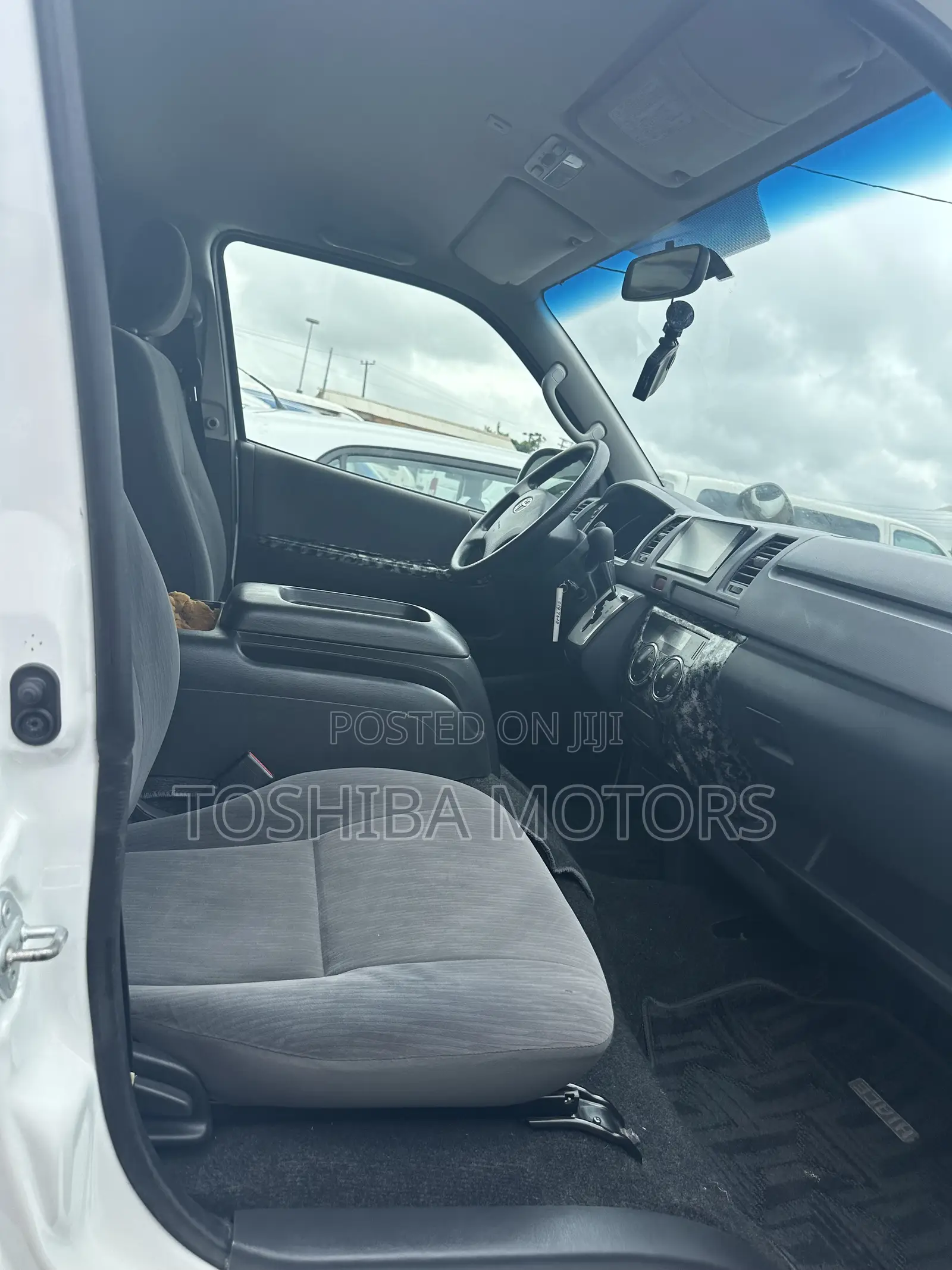 Toyota HiAce 2013 White