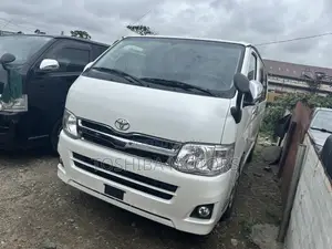 Toyota HiAce 2013 White