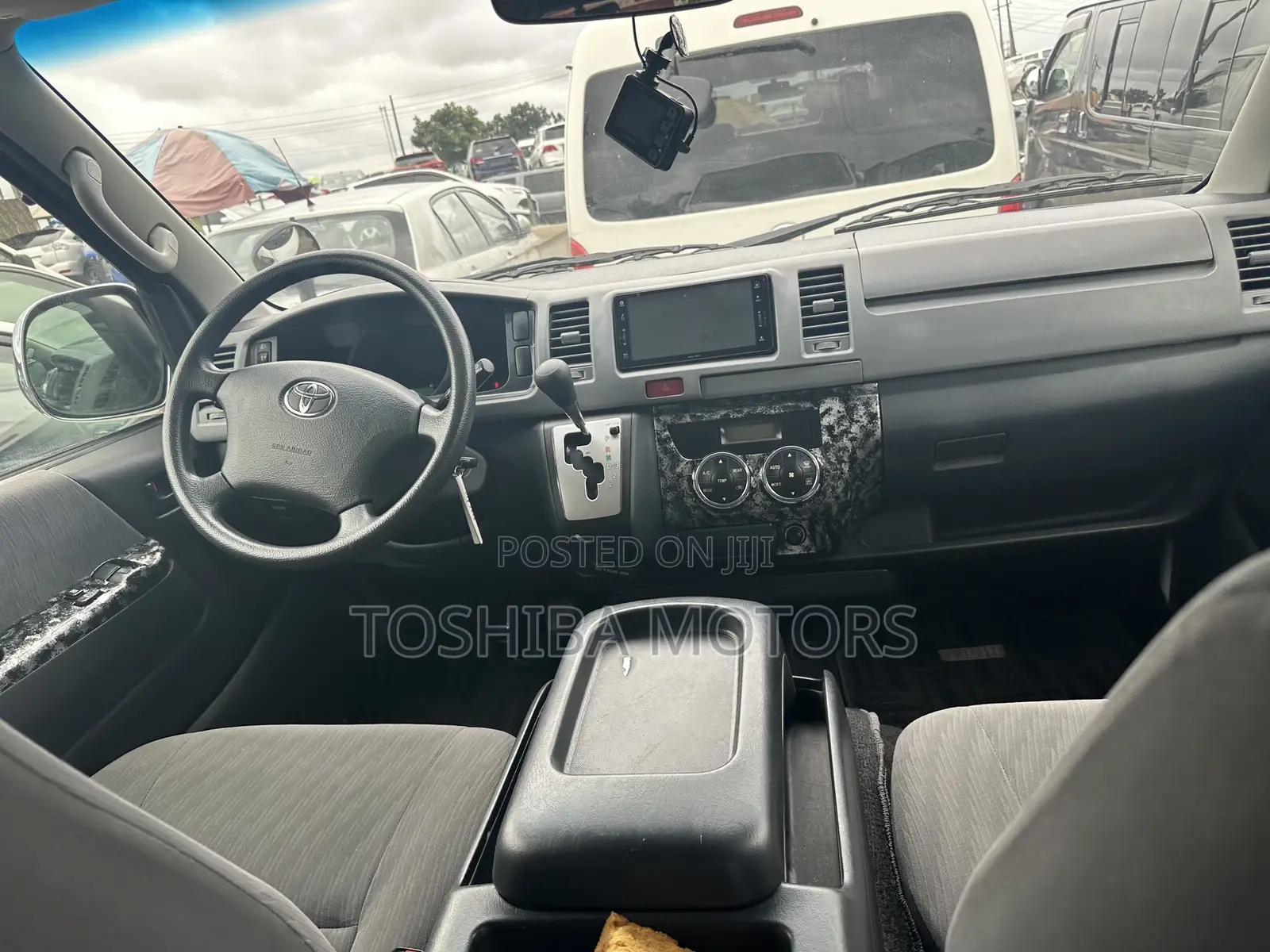 Toyota HiAce 2013 White