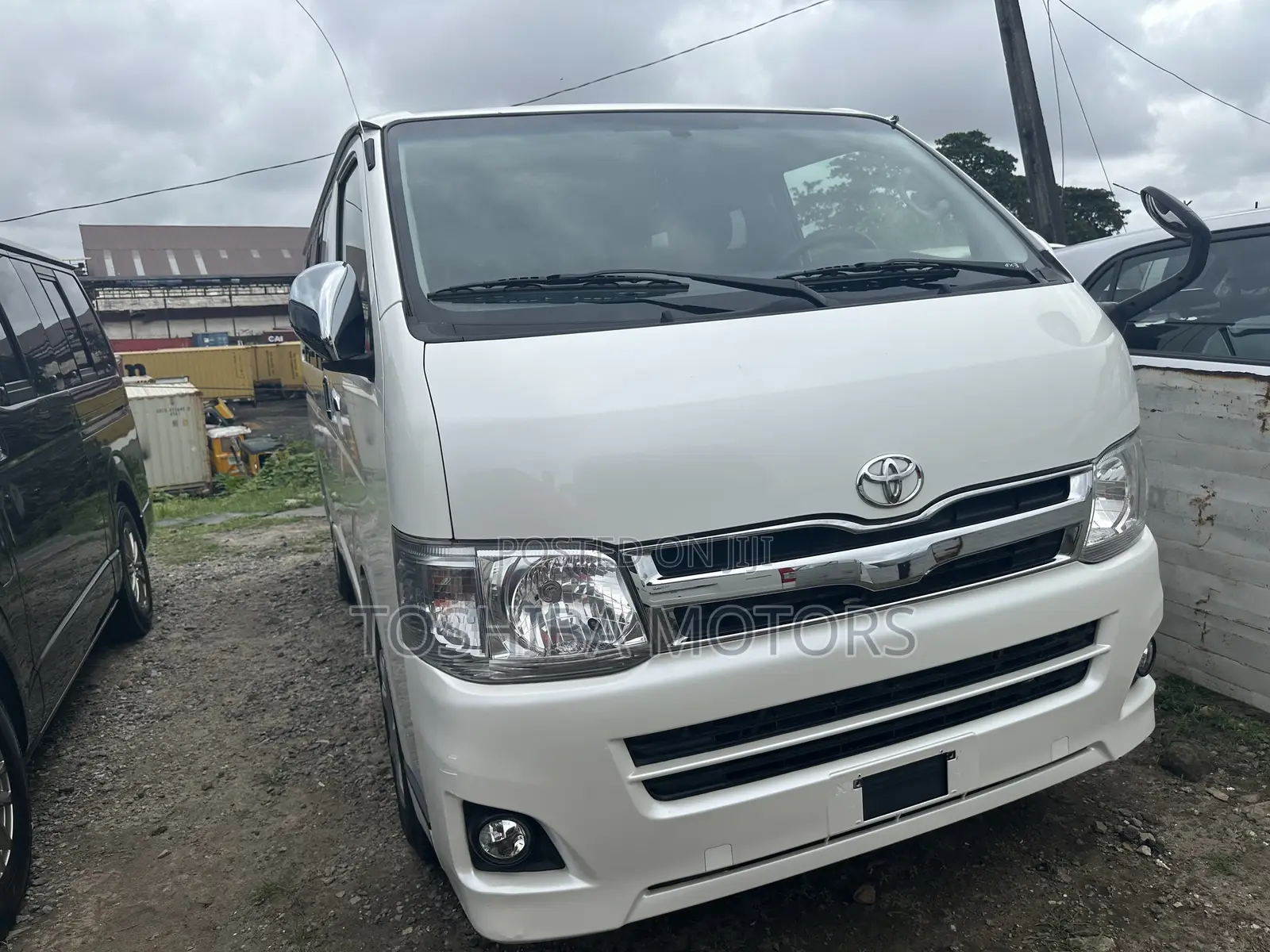 Toyota HiAce 2013 White