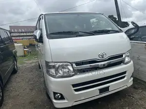 Toyota HiAce 2013 White
