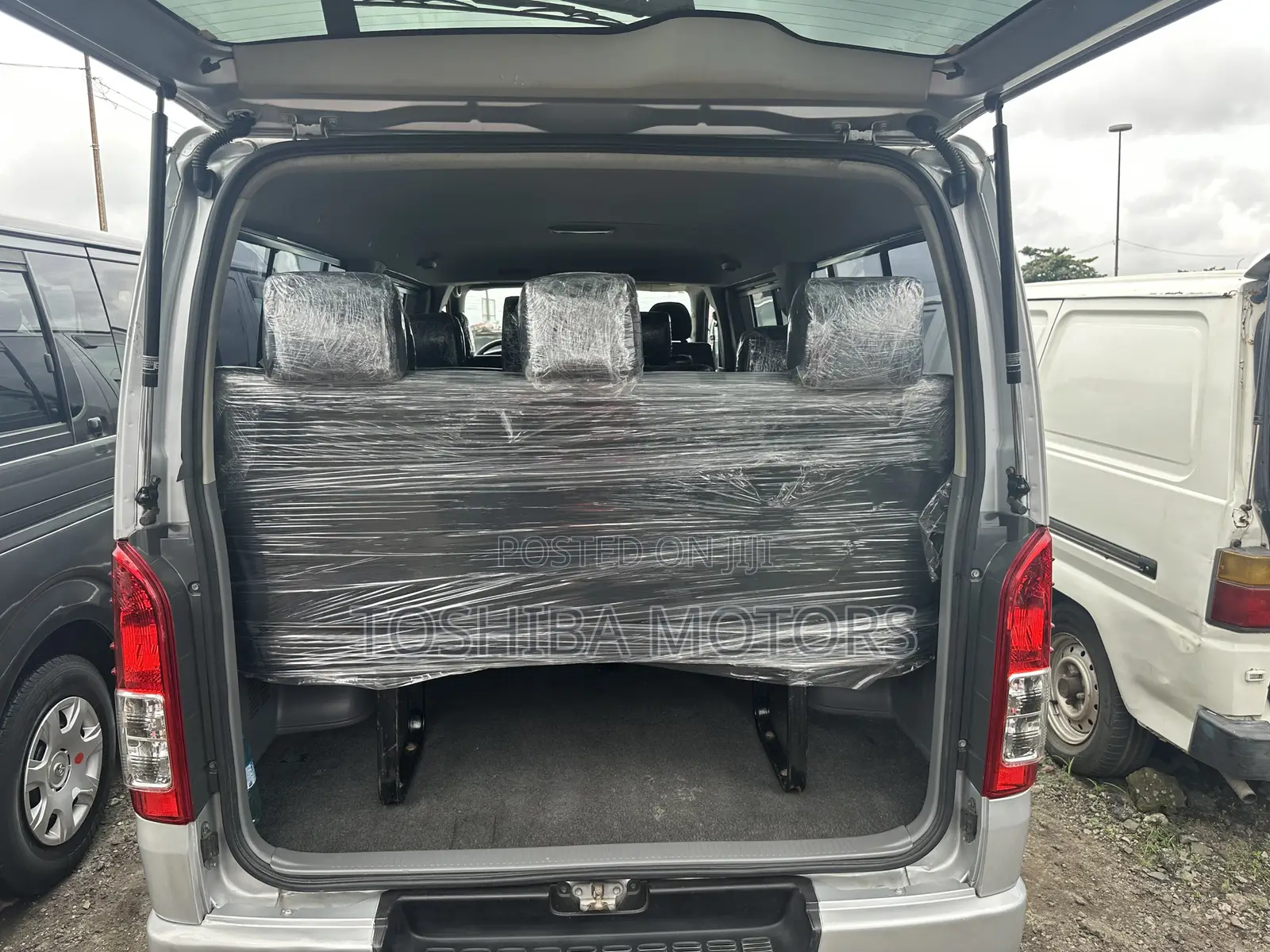 Toyota HiAce 2013 Silver
