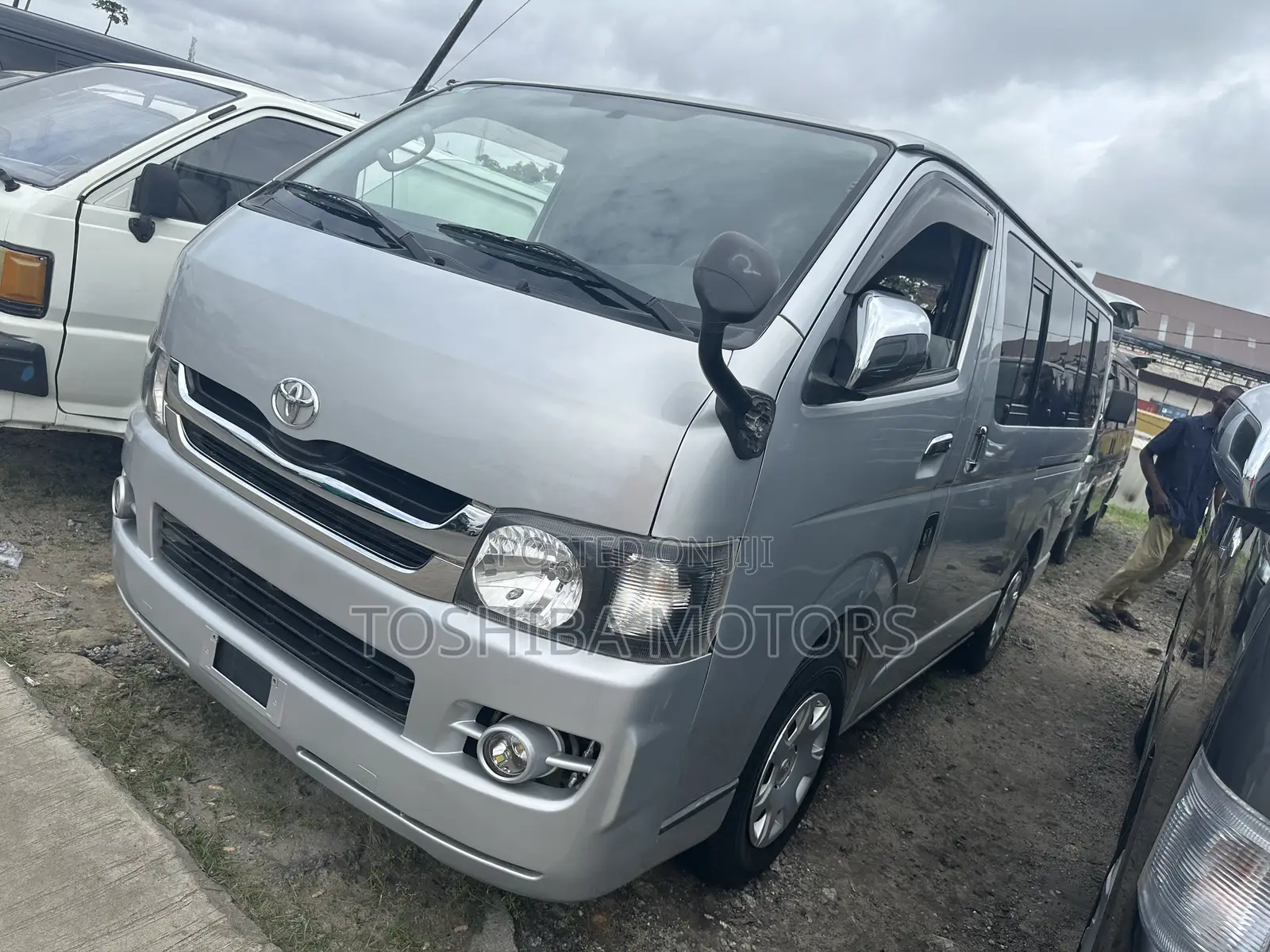 Toyota HiAce 2013 Silver
