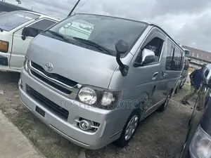 Toyota HiAce 2013 Silver