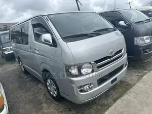 Toyota HiAce 2013 Silver