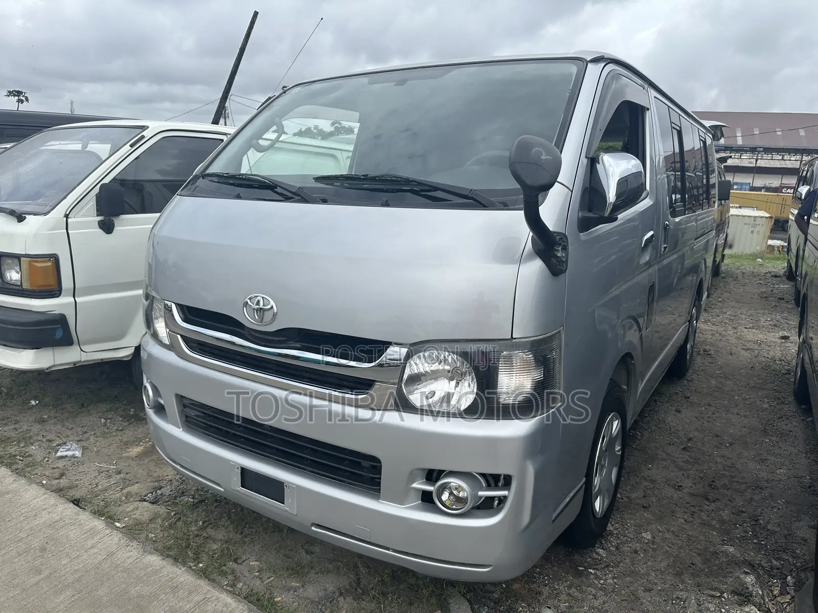 Toyota HiAce 2013 Silver