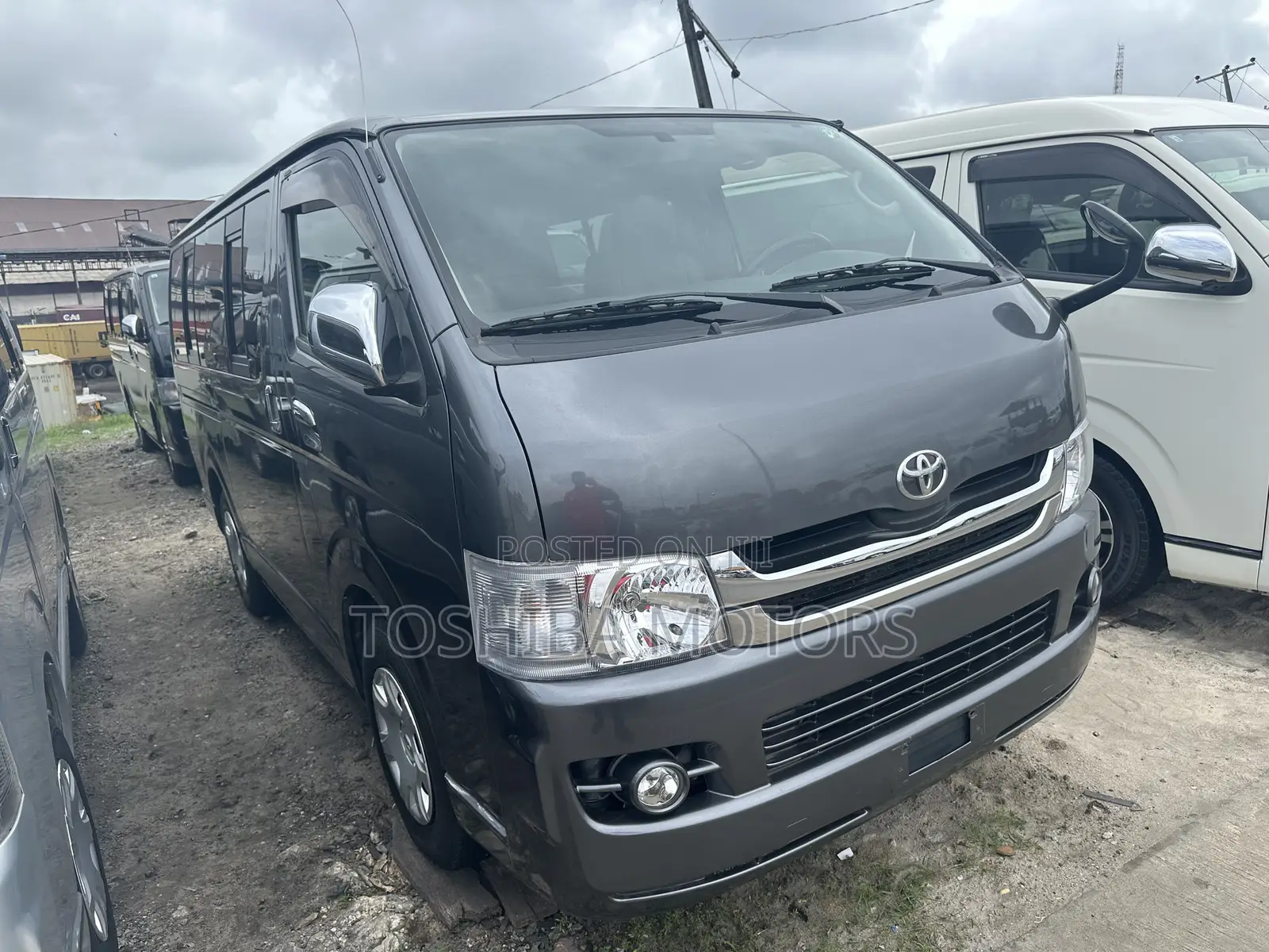 Toyota HiAce 2013 Black