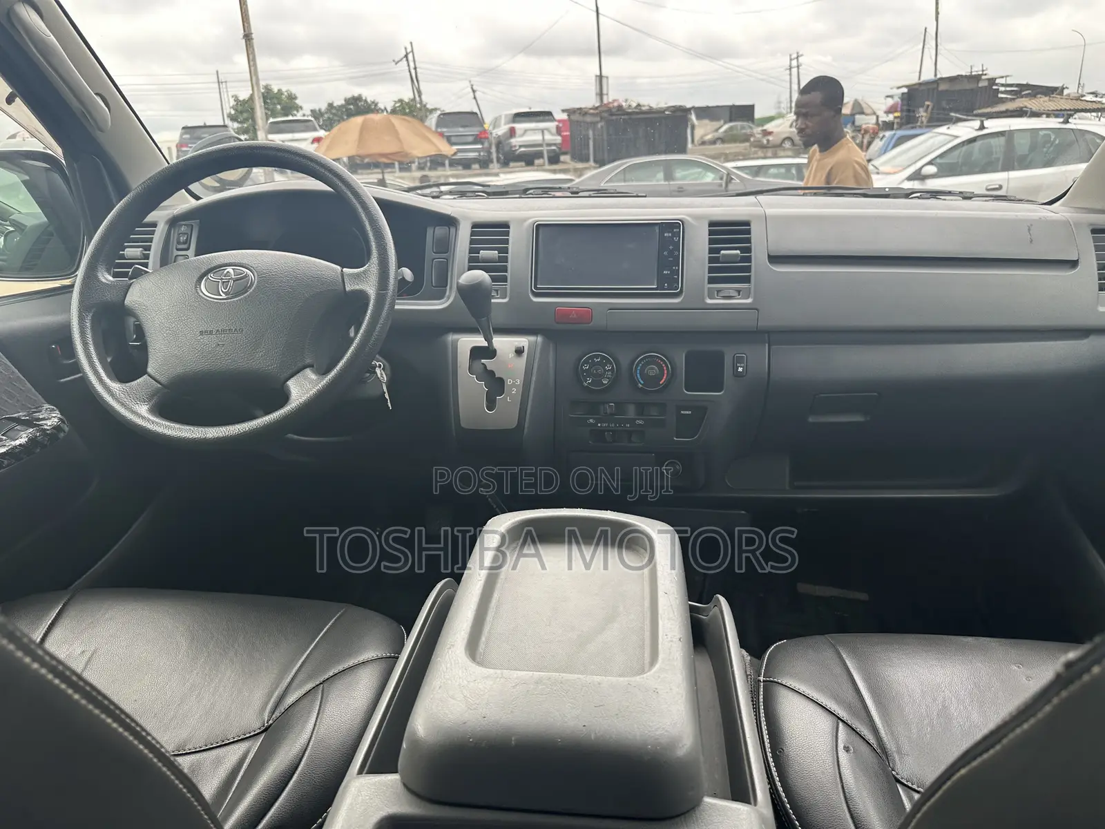 Toyota HiAce 2013 Black