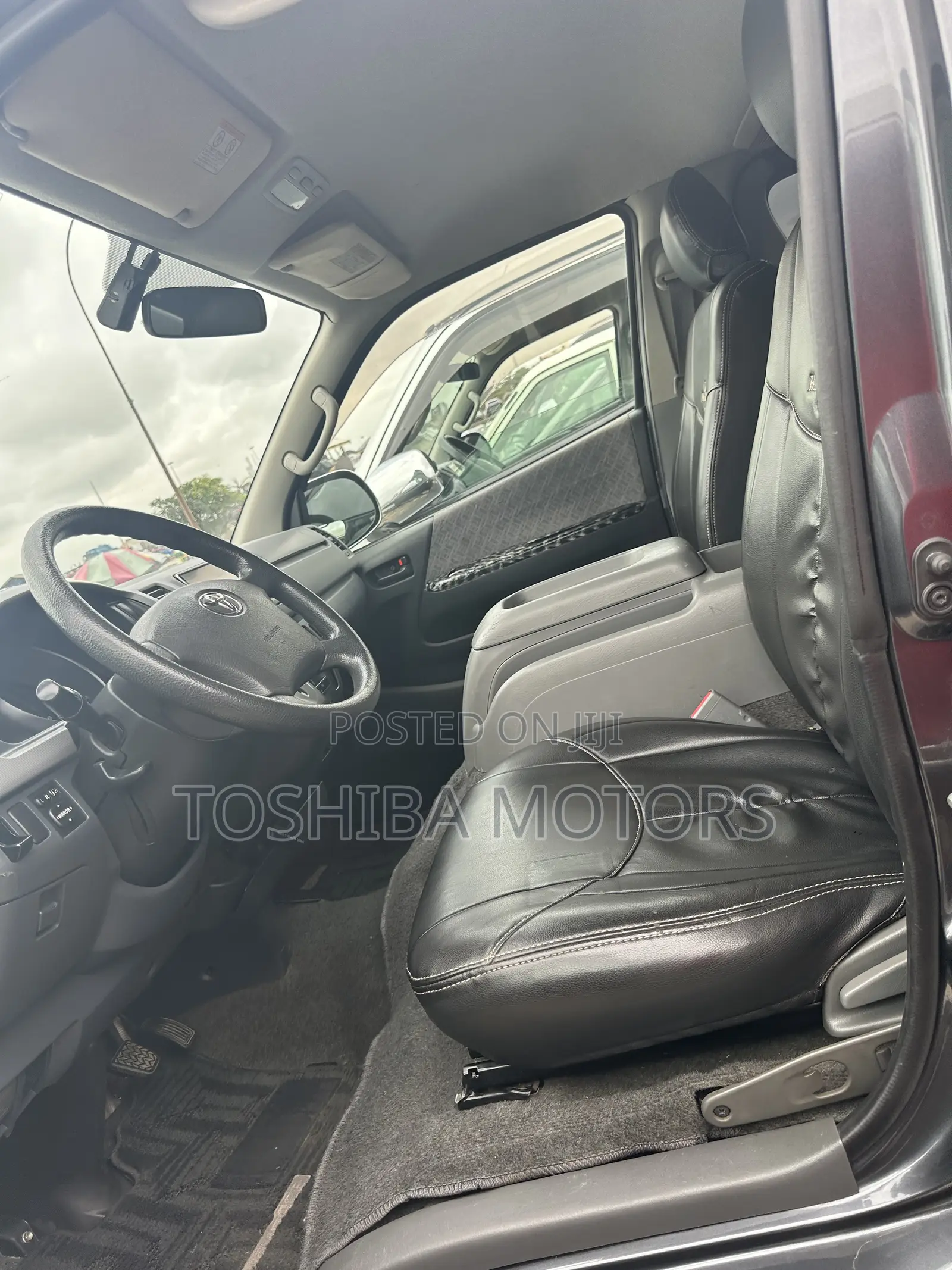 Toyota HiAce 2013 Black