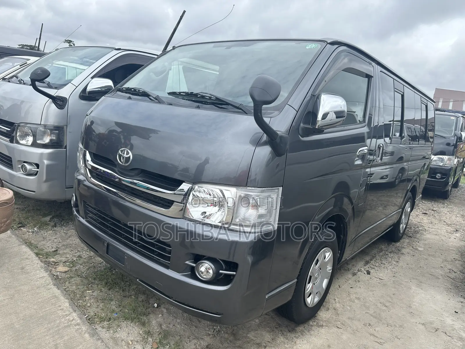 Toyota HiAce 2013 Black