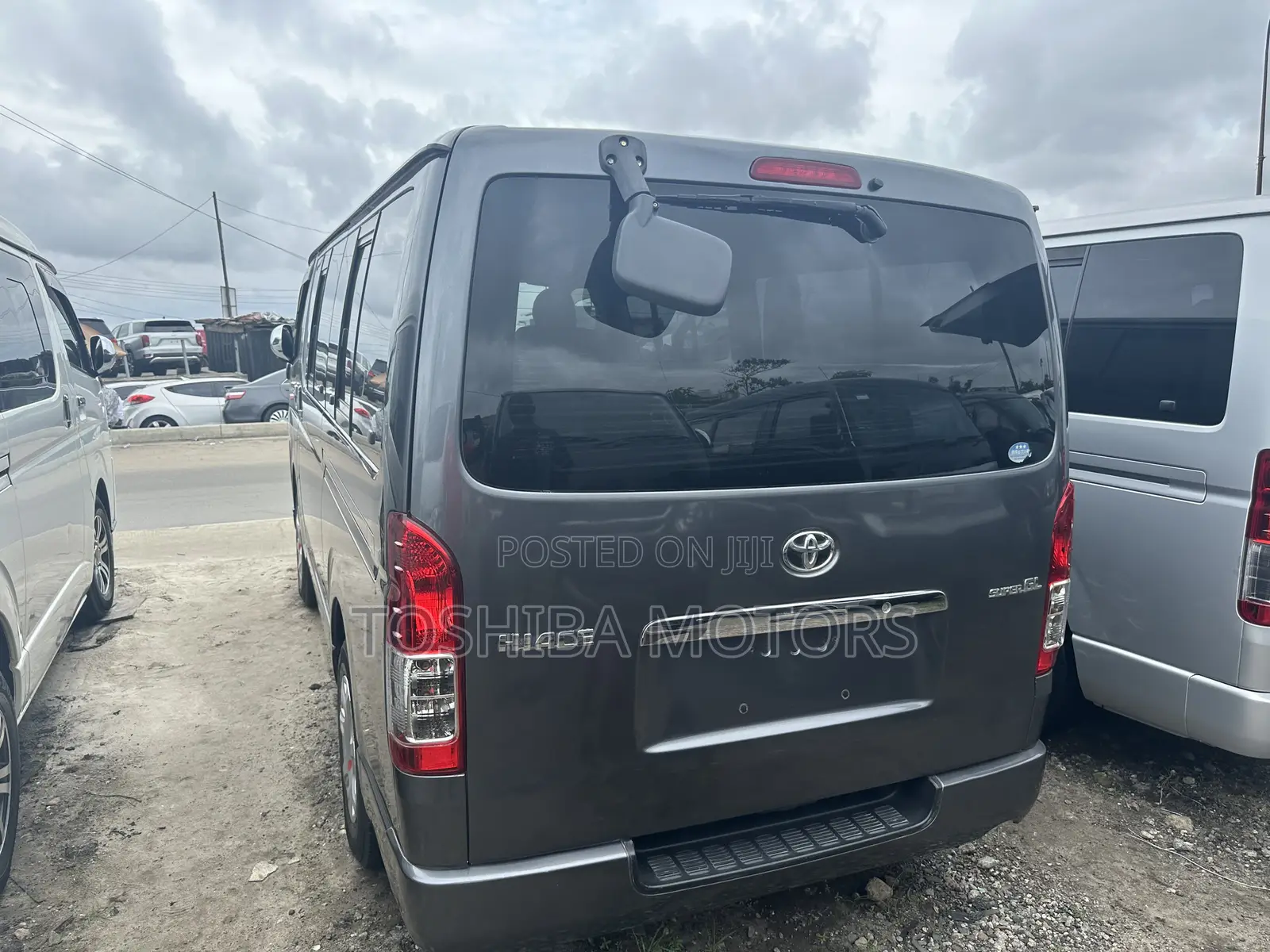Toyota HiAce 2013 Black