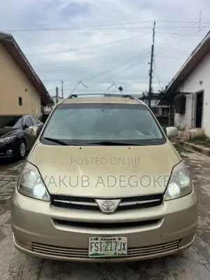 Toyota Sienna 2005 Gold