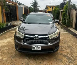 Toyota Highlander LE 4dr SUV (2.7L 4cyl 6A) 2015 Gray
