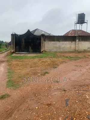 3bdrm Apartment in Aroro Yerokun, Ibadan for rent