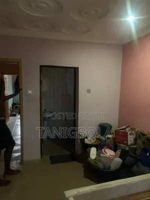 3bdrm Apartment in Aroro Yerokun, Ibadan for rent