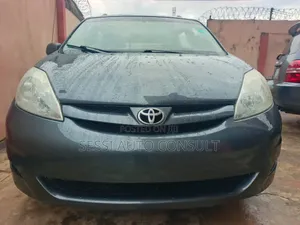 Toyota Sienna CE AWD 2009 Gray