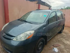 Toyota Sienna CE AWD 2009 Gray