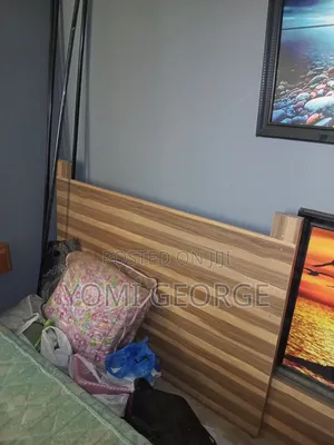 Bedframe With 2 Under Wood Support for Mattress