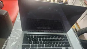 Laptop Apple MacBook Pro 2020 16GB Intel Core i7 SSD 512GB