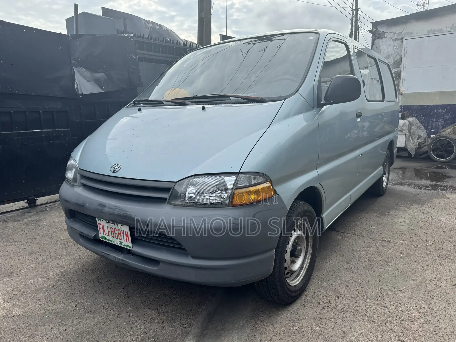 Toyota HiAce 1997 Blue