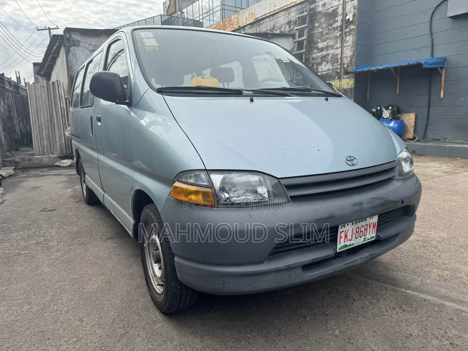 Toyota HiAce 1997 Blue
